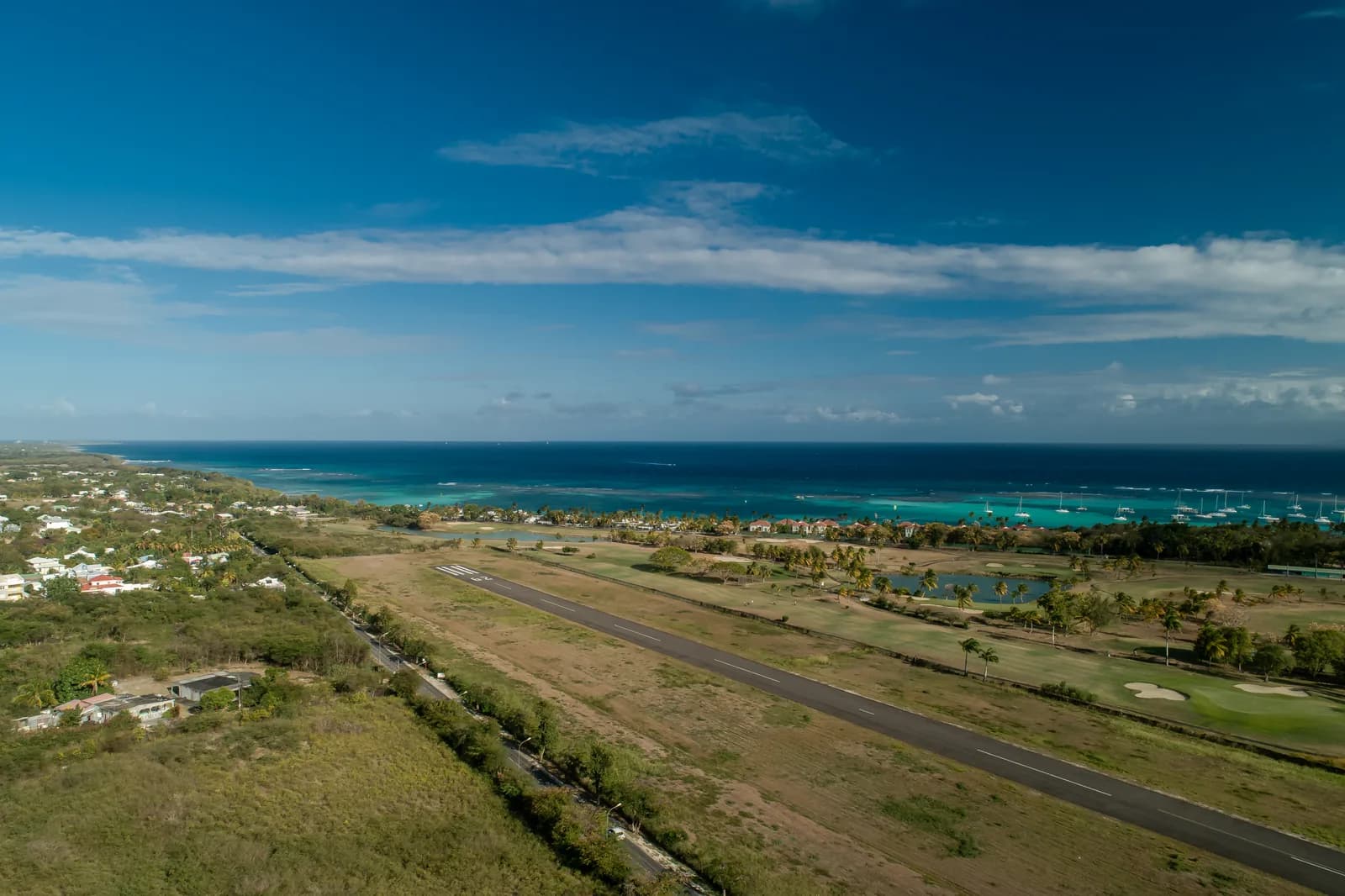 Saint-François, Guadeloupe — vue aérienne du territoire, lagon classé et marina